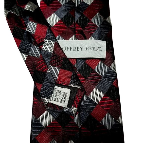 Red Checkered GEOFFREY BEENE Silk Neck Tie - Picture 3 of 3
